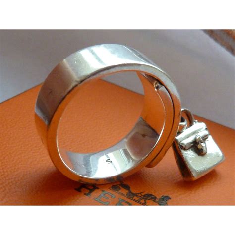 bague hermes portee